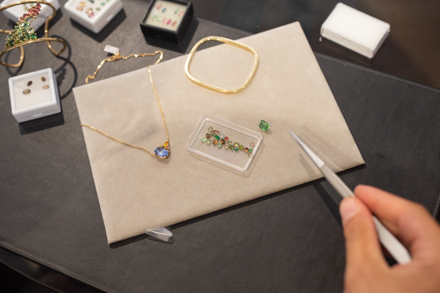 10 questions à se poser avant de choisir un bijou personnalisé