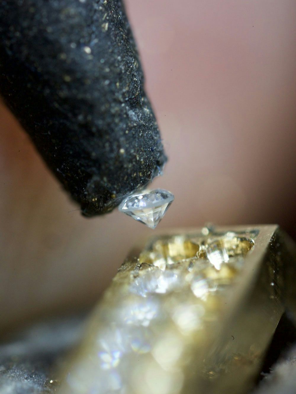 Pourquoi la certification est essentielle lors de l’achat d’un diamant ?